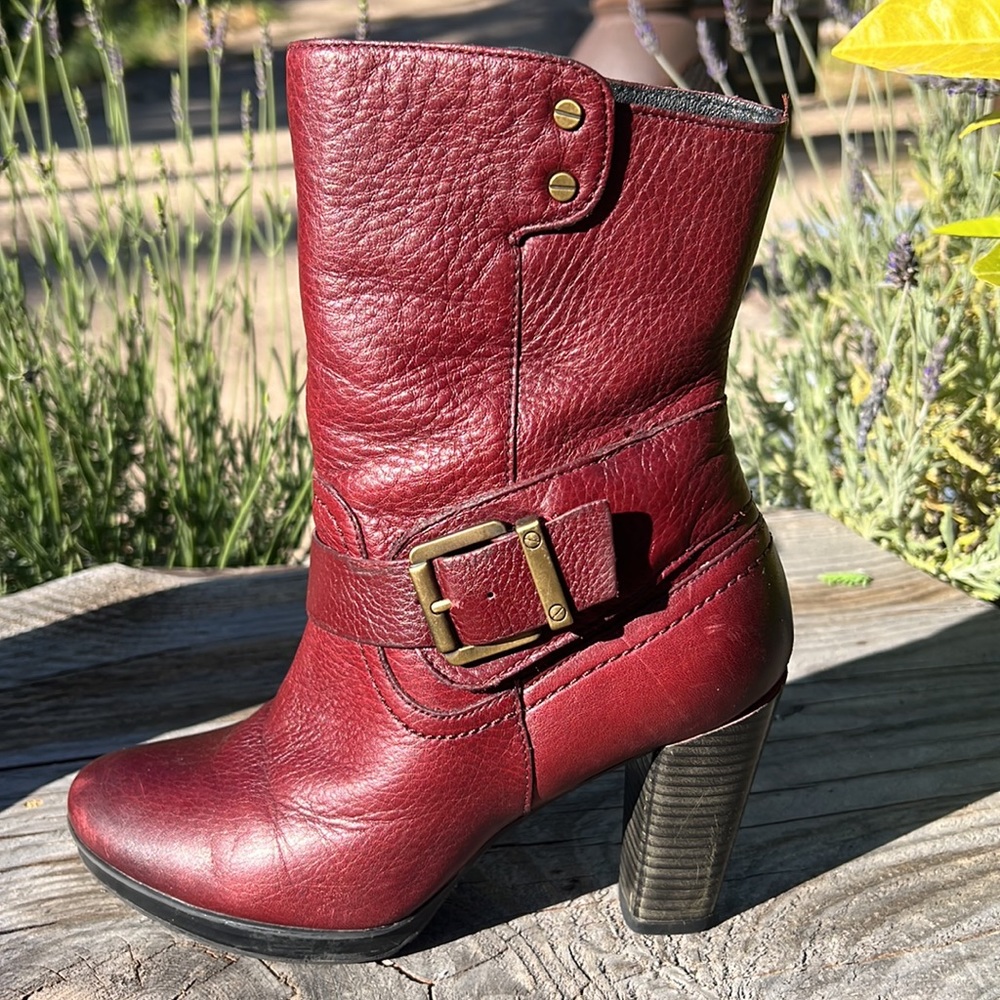 Clarks “Indigo” leather boots with heels.  Brass buckles woman’s size 6 - Picture 7 of 10